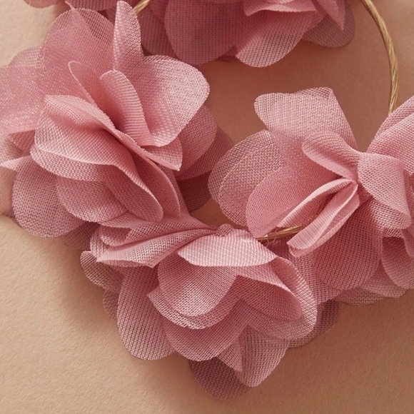 Gold tone boho Hoop Earrings Pink Flower Petals lightweight feminine 💖2/$30 - Picture 5 of 11